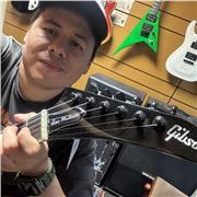 Puedo dar clases a niños , jóvenes y adultos que deseen aprender a tocar guitarra básica